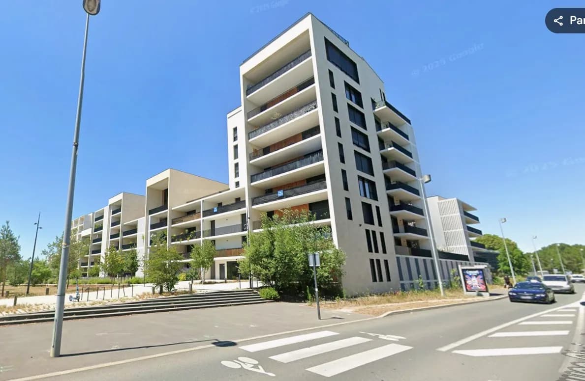 APPARTEMENT T2 AVEC TERRASSE ET PARKING