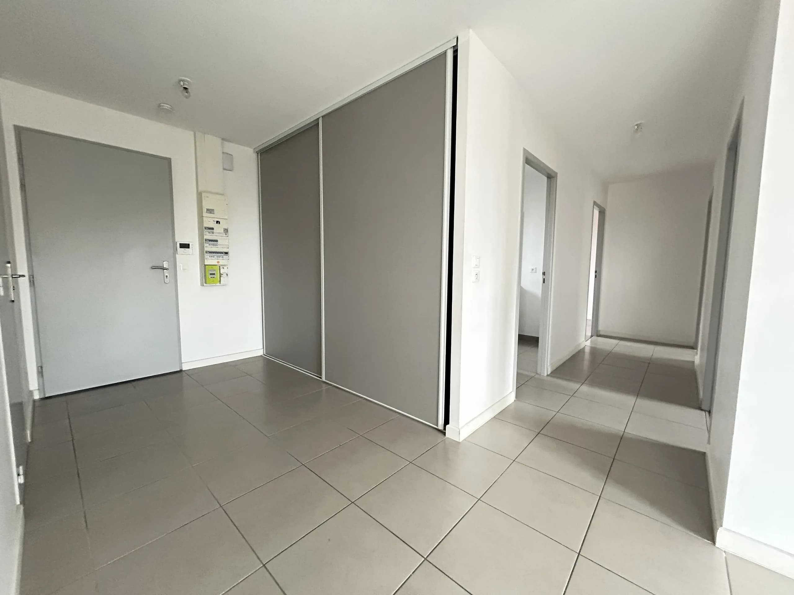 APPARTEMENT DE TYPE 4 AVEC GRANDE TERRASSE ET 2 PLACES DE PARKINGS · photo 3