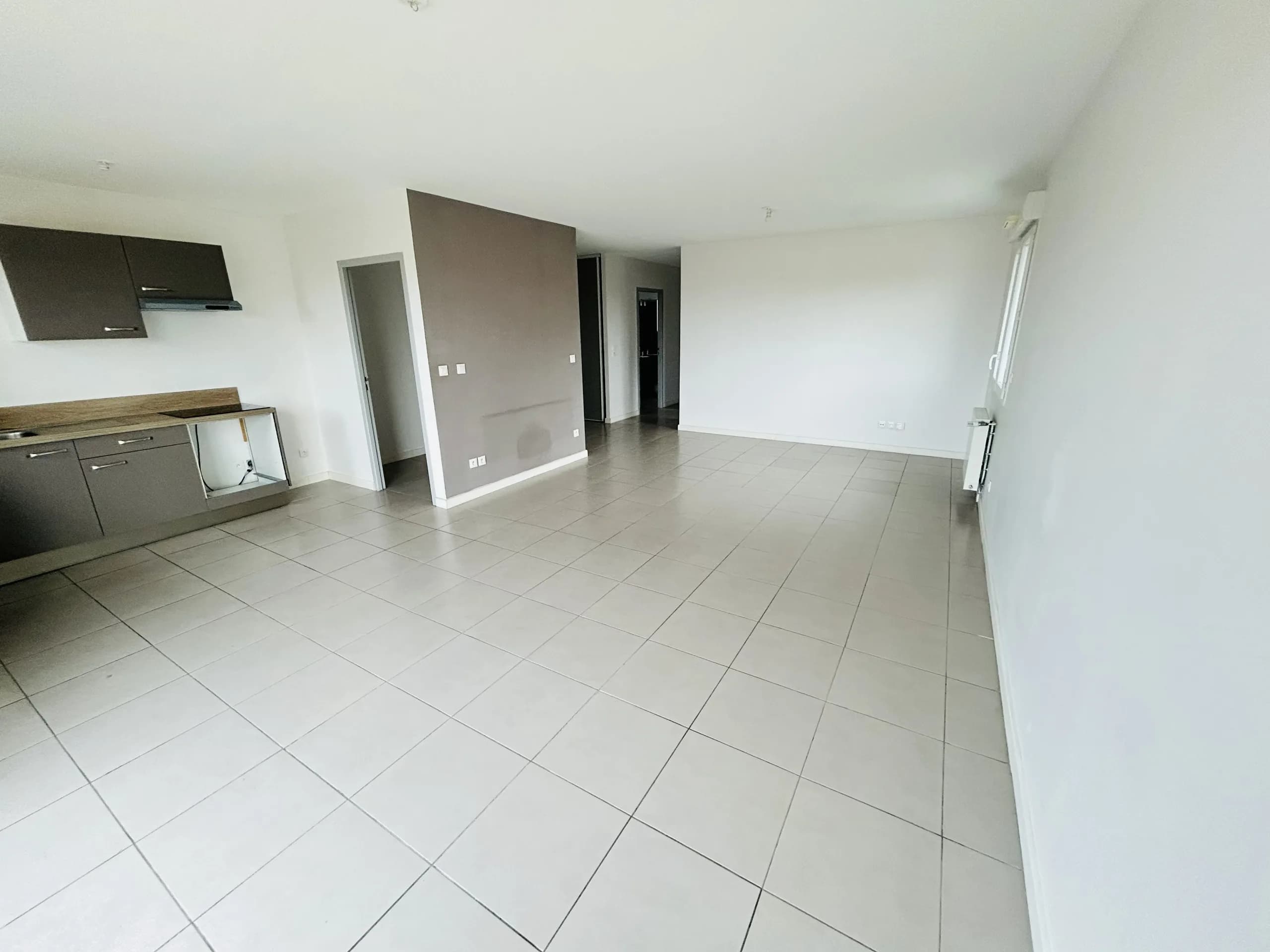 APPARTEMENT DE TYPE 4 AVEC GRANDE TERRASSE ET 2 PLACES DE PARKINGS · photo 6