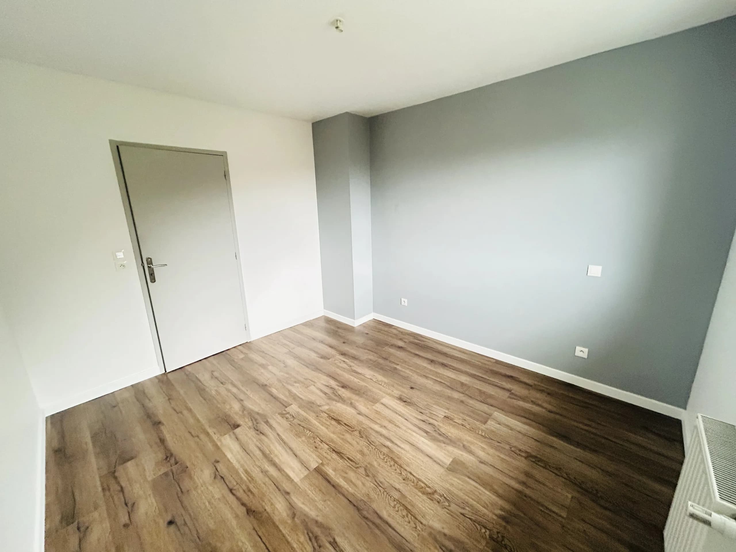 APPARTEMENT DE TYPE 4 AVEC GRANDE TERRASSE ET 2 PLACES DE PARKINGS · photo 7