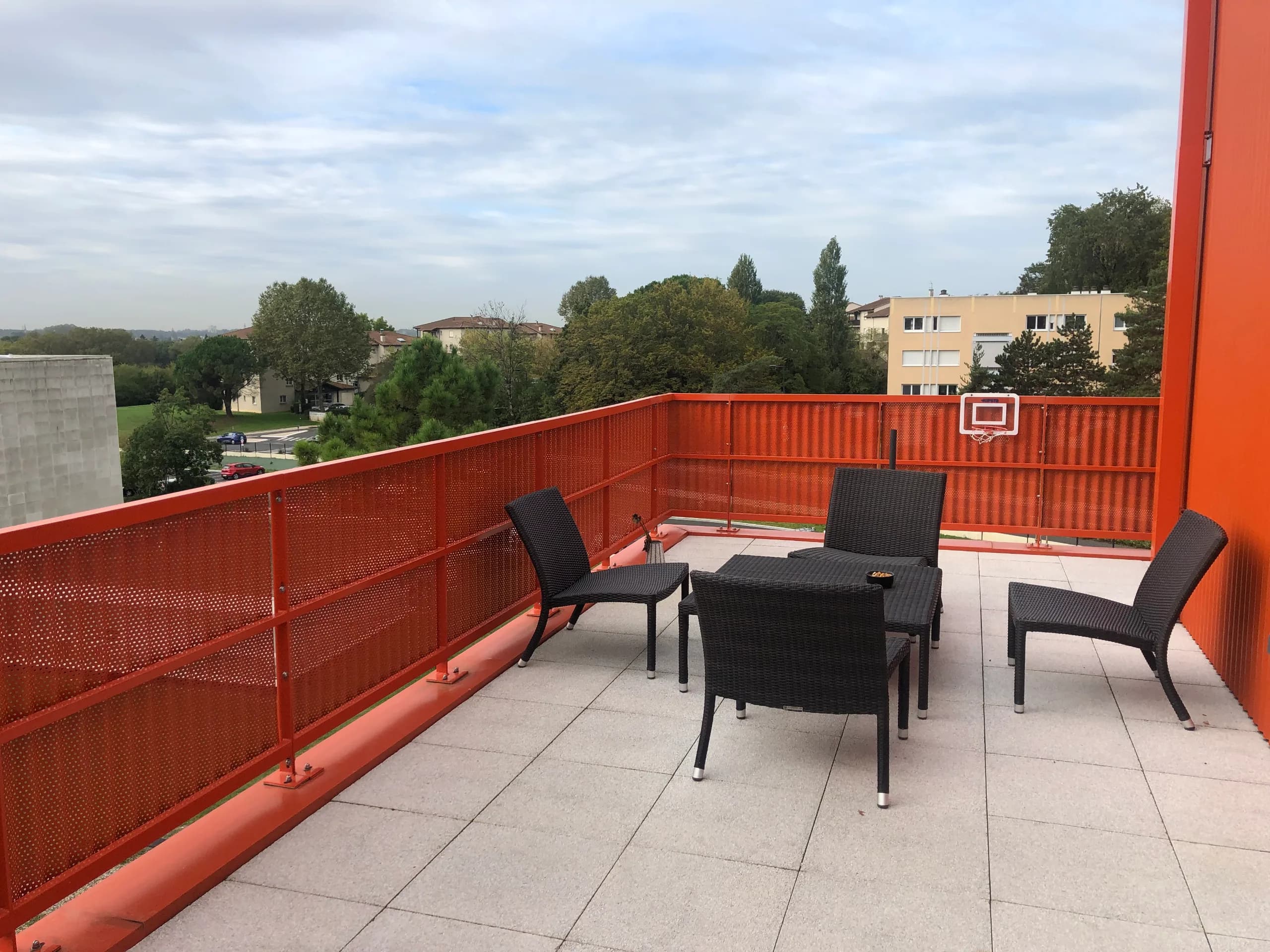 APPT DE TYPE 4 AVEC TERRASSE ET 2 PLACES DE PARKINGS · photo 3