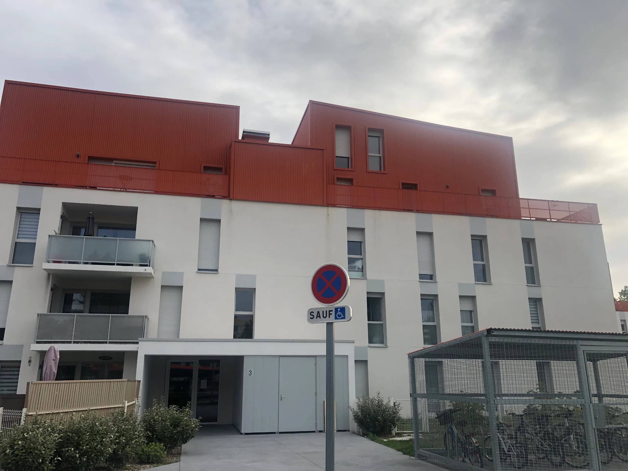 APPT DE TYPE 4 AVEC TERRASSE ET 2 PLACES DE PARKINGS · photo 2