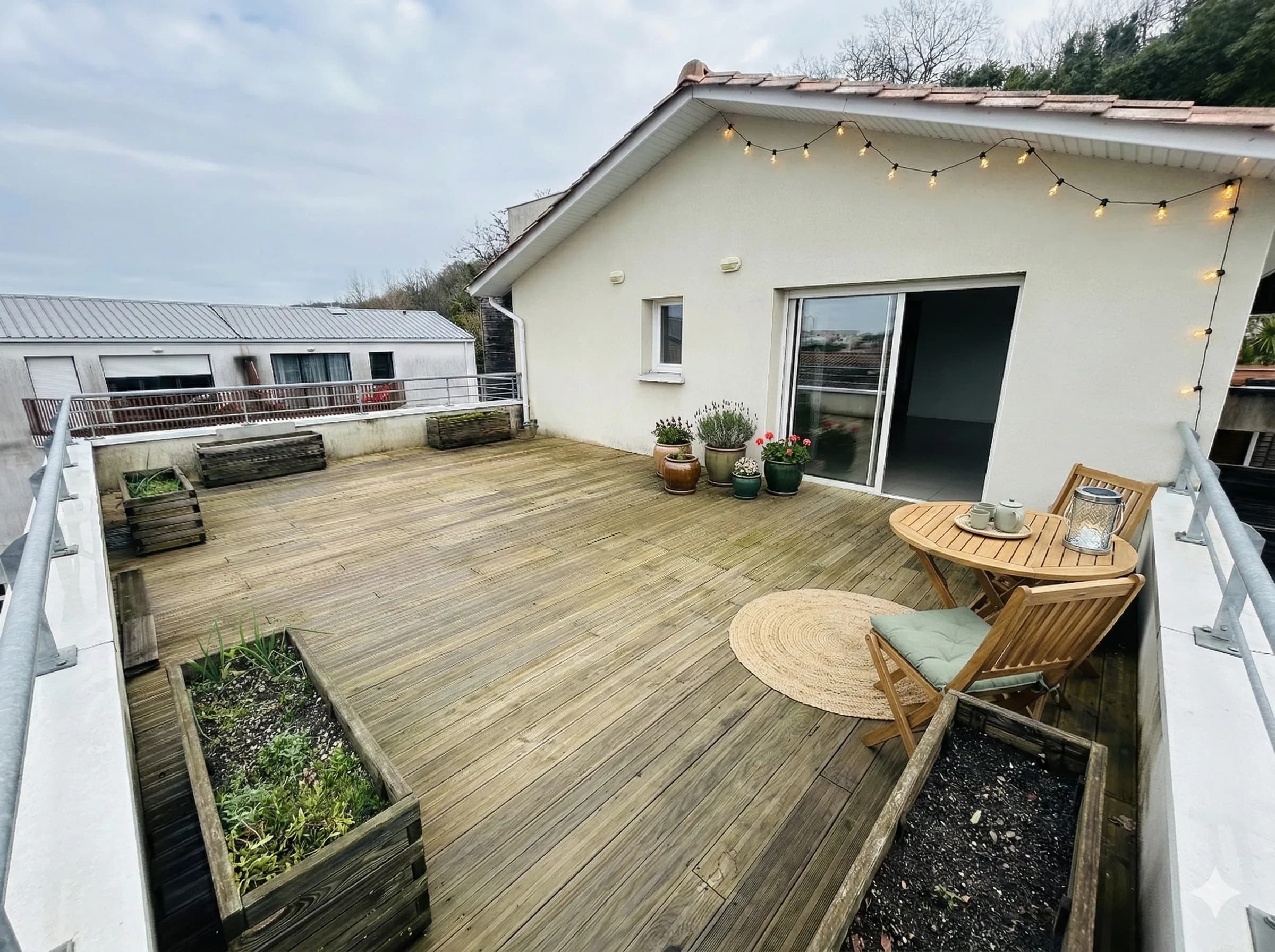 APPARTEMENT DE TYPE 4 AVEC GRANDE TERRASSE ET 2 PLACES DE PARKINGS · photo 2