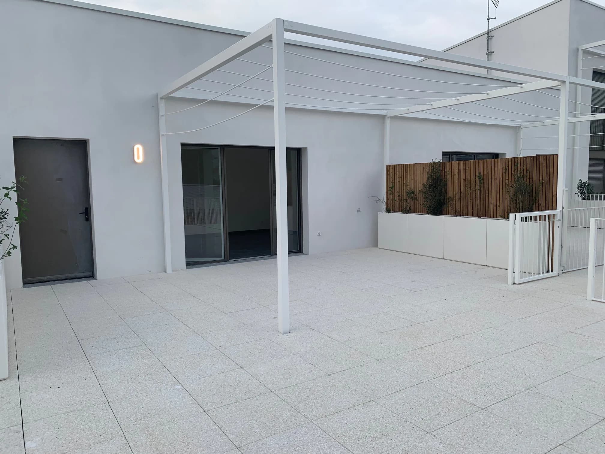 BRUGES - T3 AVEC TERRASSE ET PARKING · photo 2