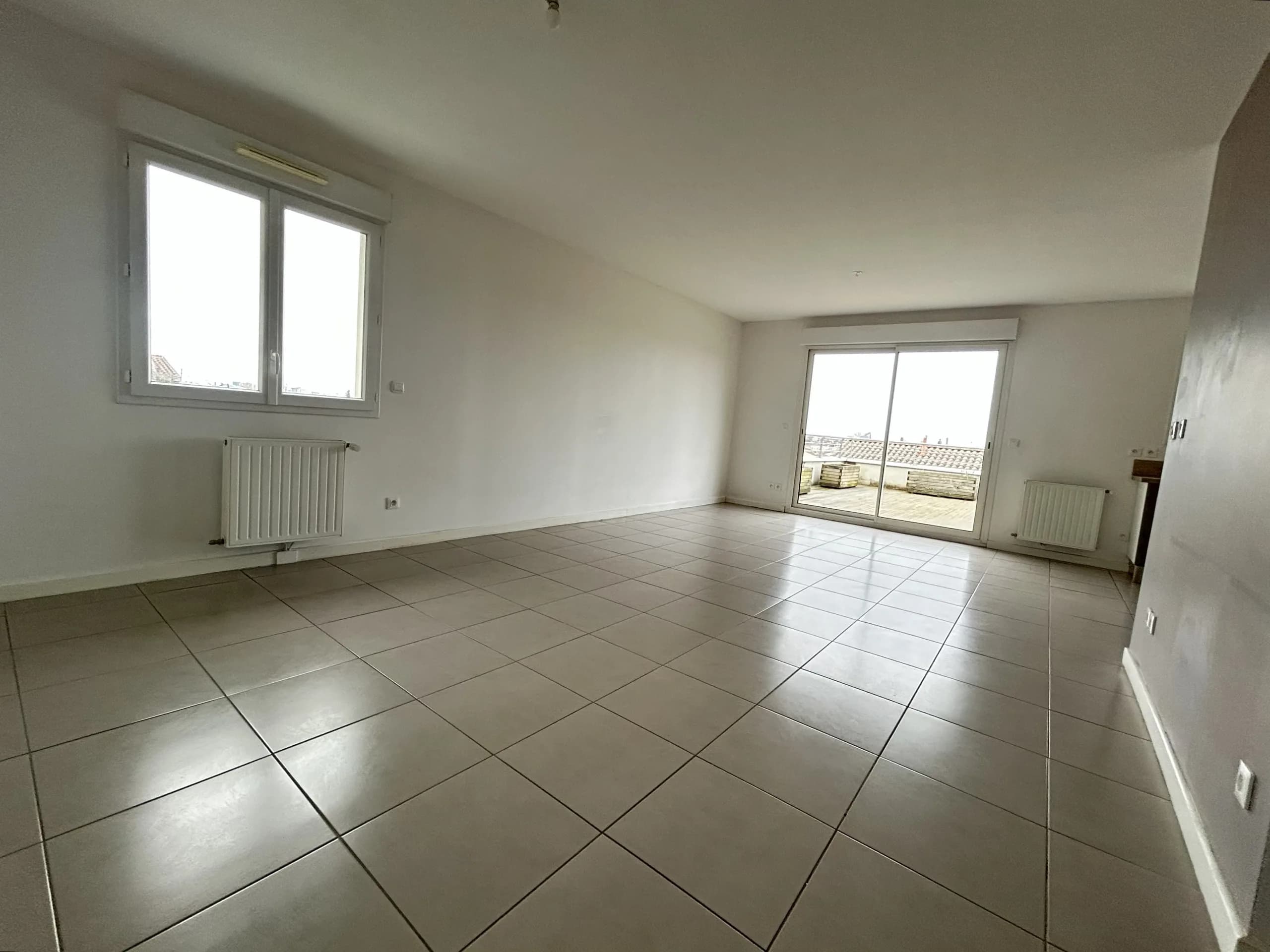 APPARTEMENT DE TYPE 4 AVEC GRANDE TERRASSE ET 2 PLACES DE PARKINGS · photo 4
