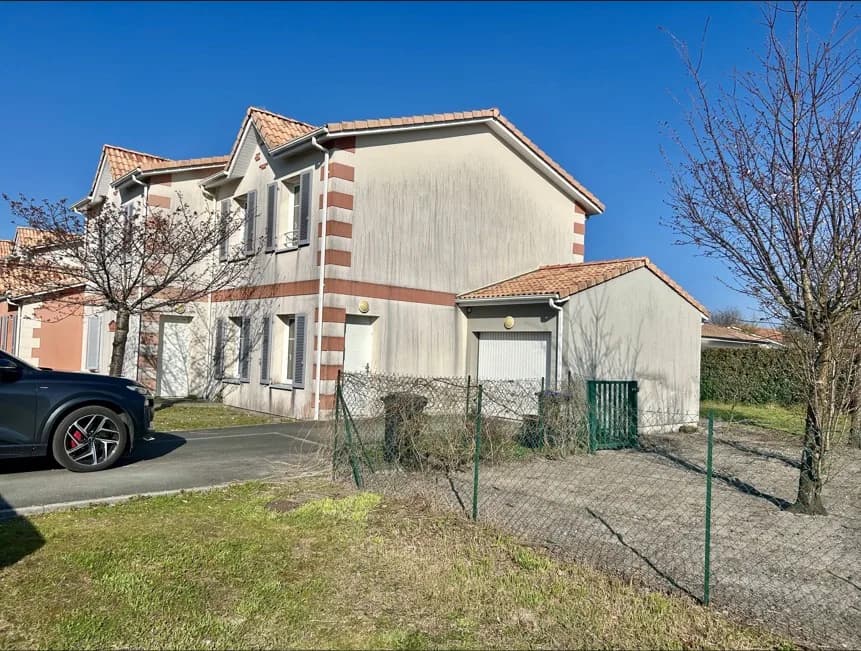 A SAISIR ARES 🏠 Maison T4 Lumineuse avec Jardin et Garage · photo 2