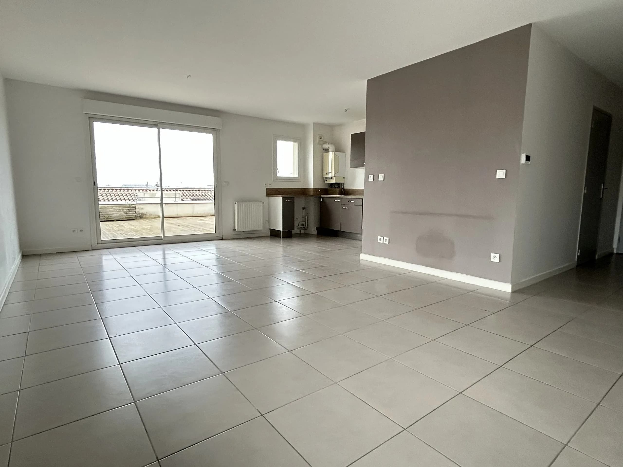 APPARTEMENT DE TYPE 4 AVEC GRANDE TERRASSE ET 2 PLACES DE PARKINGS · photo 5